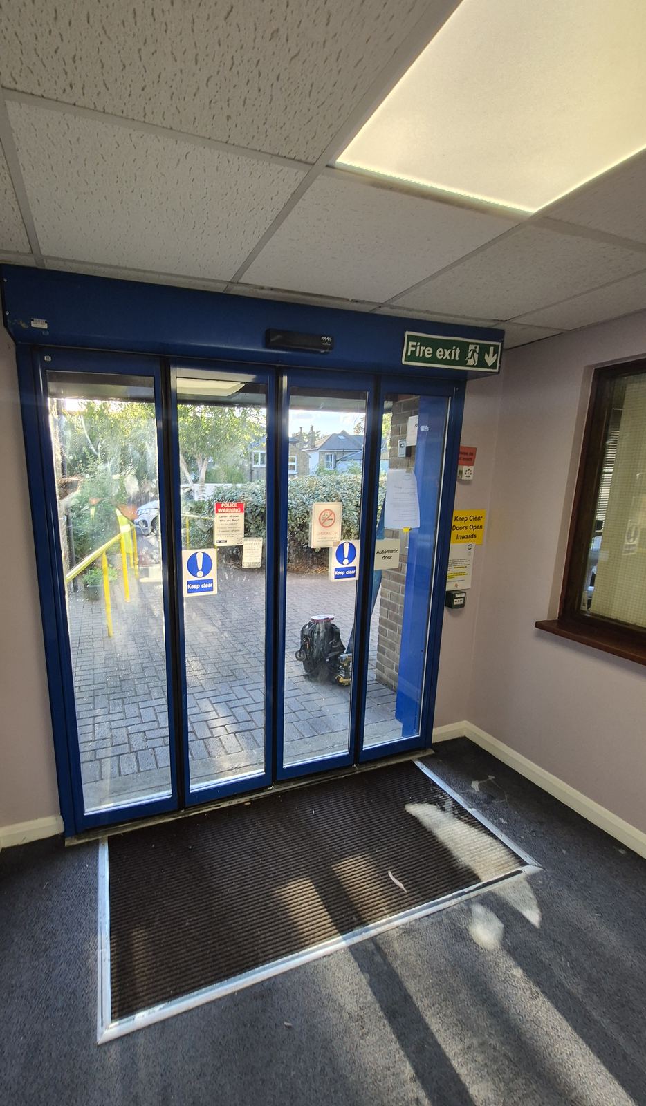 Automatic sliding doors – internal view after servicing