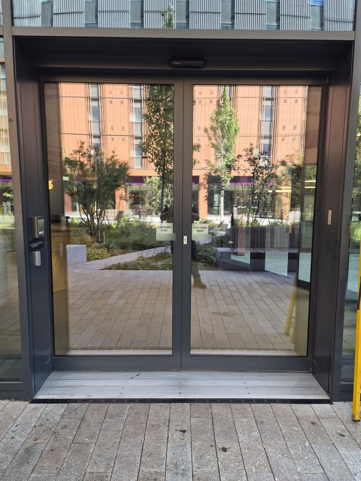 Automatic sliding entrance doors – automatic door servicing and repairs, London
